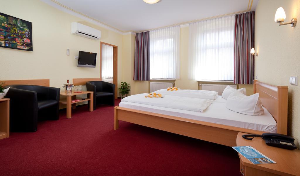 Hotel-Pension Am Schwanenteich Wittenberg Ngoại thất bức ảnh